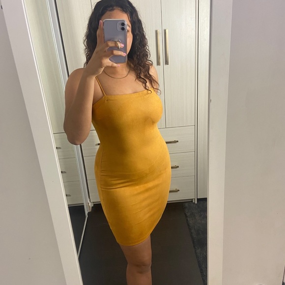 Bodycon Fashion Nova midi dress✨ - Picture 3 of 4